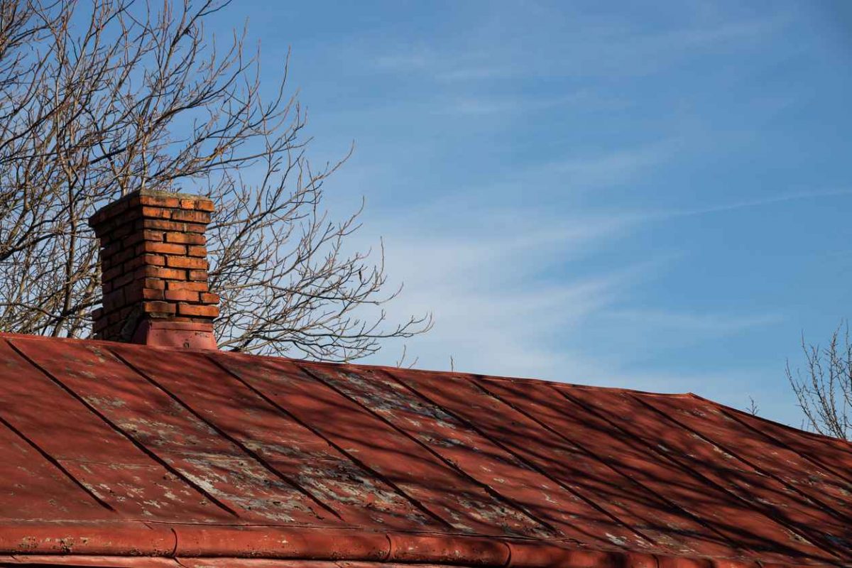 4 Signs Your Roof Needs Repair After Winter